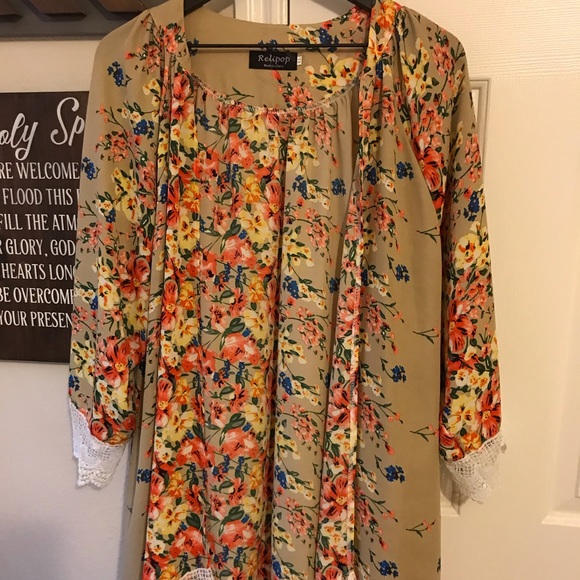 XL Floral Kimono - Picture 3 of 3